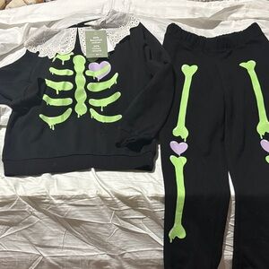 H & m 7/8 Glow-in-the-Dark Skeleton
Sweatshirt Set for Kids new with tags nwt